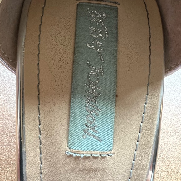 Women’s Betsy Johnson Silver Glitter Sparkle Dress Shoes - Picture 4 of 7